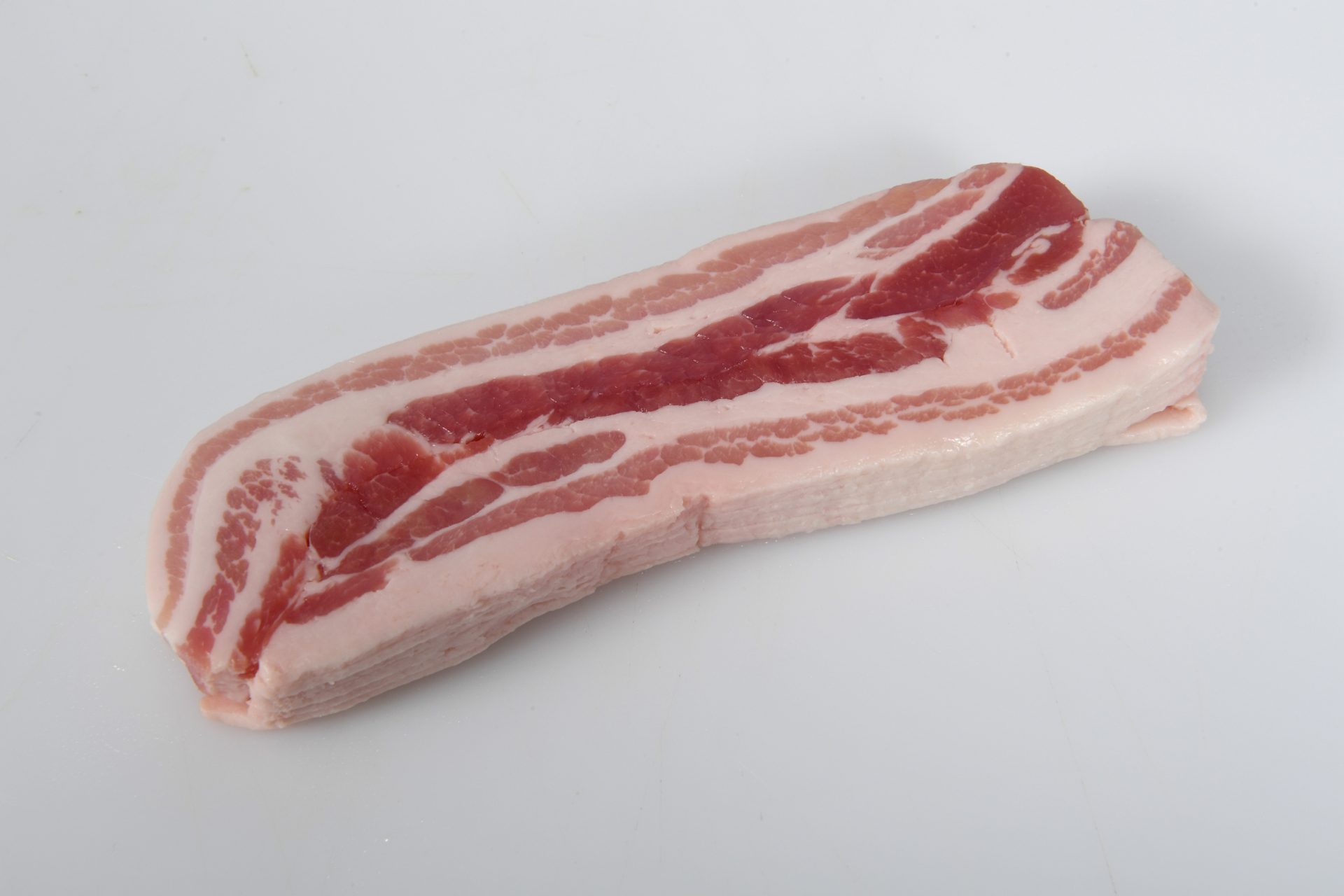 raw rindless streaky bacon