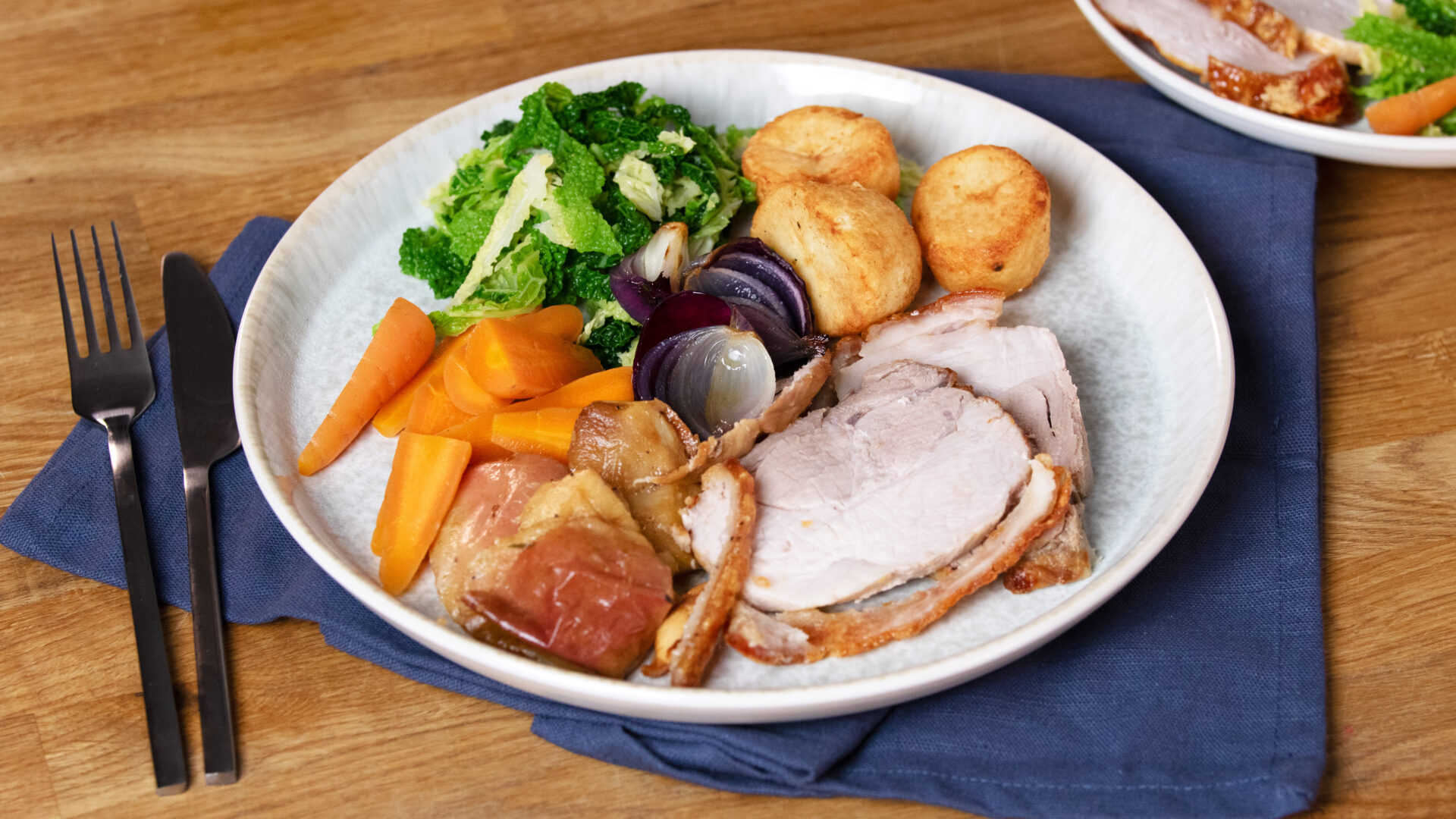 crackling-pork-leg-roast-with-apples_v2_no-gravy_16x9